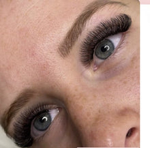 Load image into Gallery viewer, 4D D curl 0.10 Premade Lashes XXL Trays