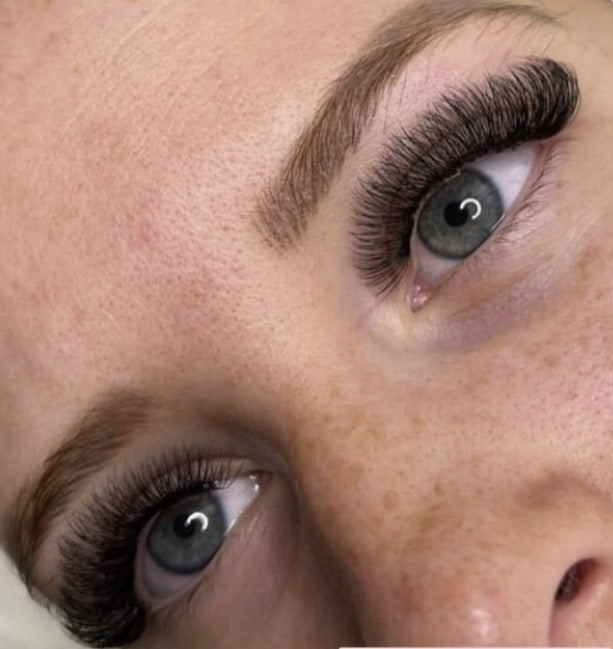 4D D curl 0.10 Premade Lashes - Black Trays